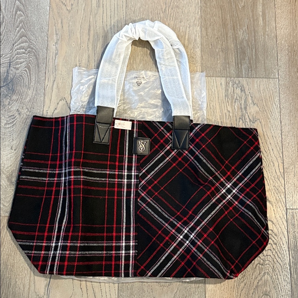 Victoria’s Secret Black & Red Plaid Tote Bag 13.75" x 22.83" x 7.375" Zip Top - Picture 3 of 12